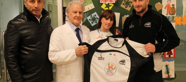 Presentata all’Ospedale dei bambini di Parma la nuova maglia delle Zebre